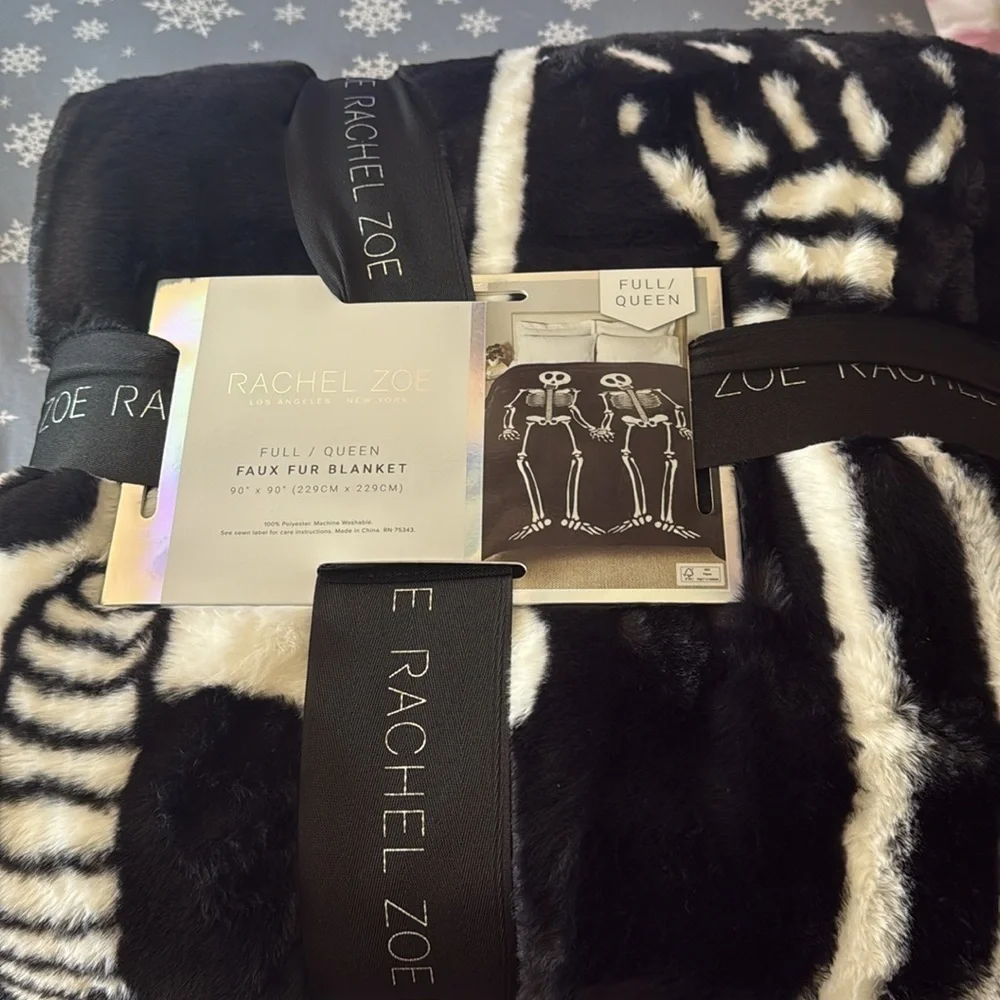 ☠️RACHEL ZOE Oversized skeletons faux fur Blanket ☠️